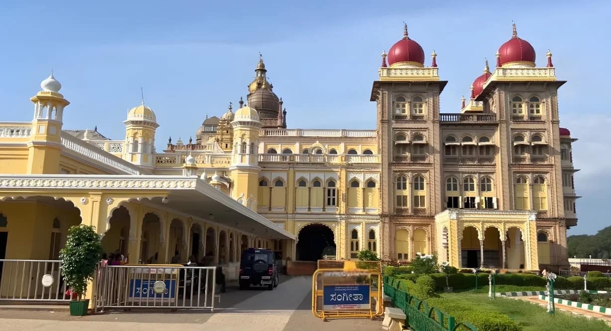 Karnataka Golden Triangle: Visit ISKCON Temple & Mysore palace